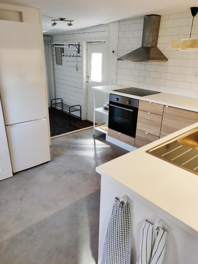 Lillstugan - Centralt Och Havsnaera I Lugnt Villomrade Falkenberg Esterno foto