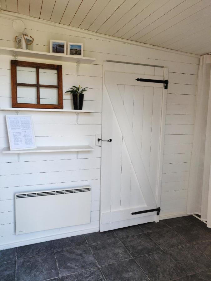 Lillstugan - Centralt Och Havsnaera I Lugnt Villomrade Falkenberg Esterno foto