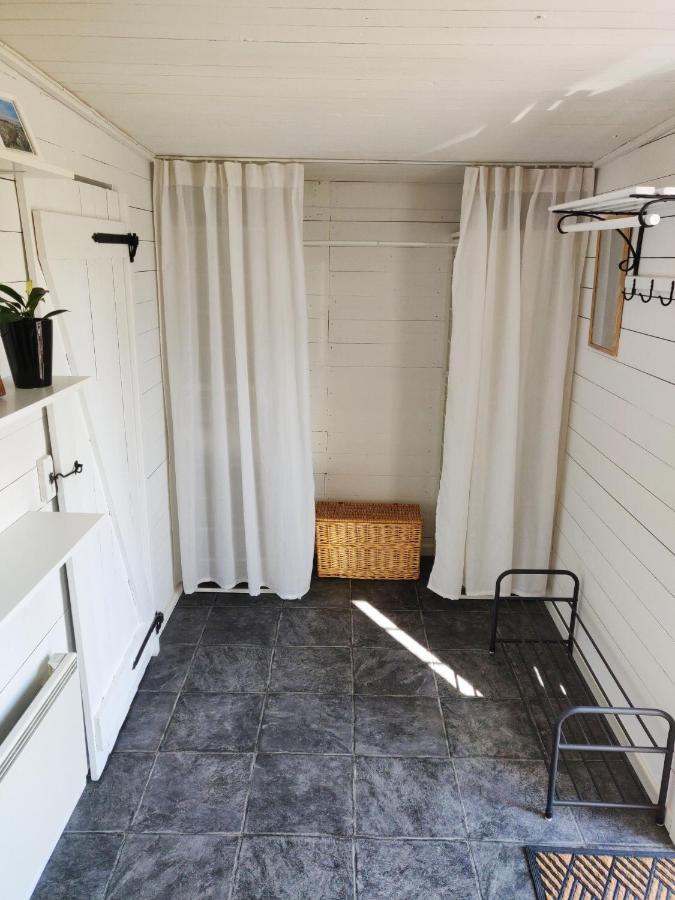 Lillstugan - Centralt Och Havsnaera I Lugnt Villomrade Falkenberg Esterno foto