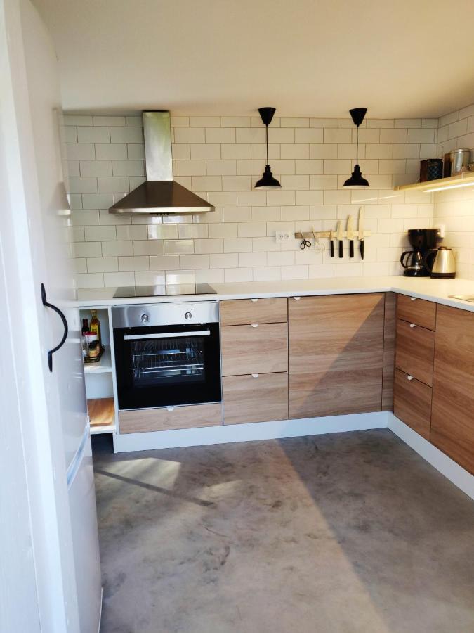 Lillstugan - Centralt Och Havsnaera I Lugnt Villomrade Falkenberg Esterno foto