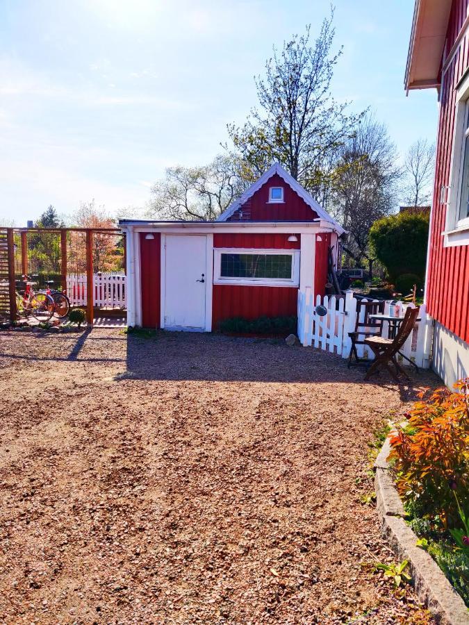 Lillstugan - Centralt Och Havsnaera I Lugnt Villomrade Falkenberg Esterno foto